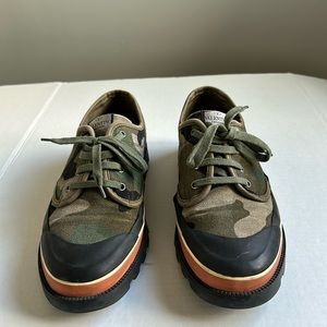 Authentic Valentino Garavani Men’s Canvas Camo Camp Lace Up Sneakers Size 10